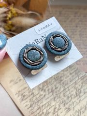 572≫レトロボタンのイヤリング