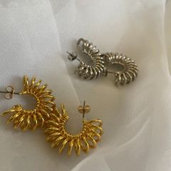 ピアス 両耳用 ワイヤー 個性的 ボリューミー バネ フープ ボリューム感 インパクト チタン 真鍮 カジュアル レディース ジュエリー 大人 大人かわいい デイリー 上品 きれいめ  韓国アクセサリー 341p シースキー【seasukii】