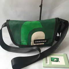 FREITAG 　フライターグ　メッセンジャーバッグ グリーン　緑と白 FREITAG フライターグ メッセンジャーバッグ グリーン 緑と白
