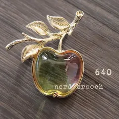 透明感あるグレデーション林檎のブローチ　リンゴ かわいい 新品 アンティーク調 フルーツ レトロ ヴィンテージ調 食べ物 果物 フルーツ カジュアル プレゼント ギフト NerD