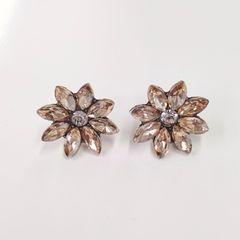 送料無料　ラインストーン　フラワーピアス　シャンパン