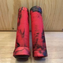 アクセントカラーにもおすすめグリップ！ マッシュルームパターン レッドカモ BMXやクロスバイクのグリップ交換にもおすすめ！