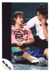 【中古】生写真(ジャニーズ) Kis-My-Ft2/宮田俊哉・千賀健永/座り・衣装ピンク・ライブフォト/公式生写真