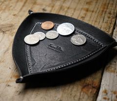 【三角レザートレイ】ブラック　トライアングル 　本革　ヌメ革　たつのレザー　小物入れ