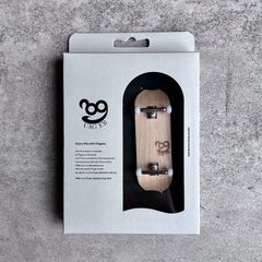UAG F.B（ユーエージー エフビー）【PRO COMPLETE / LASER GRAPHIC】Chibi logo - Natural（Size：DECK 32mm × TRUCK 32mm）