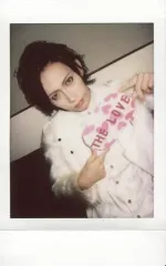 【中古】生写真(男性) DOG in The パラレスワールドオーケストラ/ミズキ/上半身・衣装白・両手でプレート持ち「THE LOVE」・顔傾げ/生チェキ