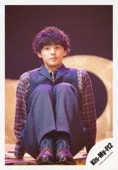 【中古】生写真(ジャニーズ) Kis-My-Ft2/藤ヶ谷太輔/全身・座り・衣装グレー・チェック柄・両手下・目線左/アルバム「To-y2」MV＆ジャケ写オフショット/公式生写真