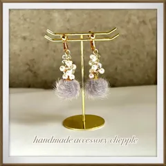 No.1230ファーボールピアス　ファーボールイヤリング　ハンドメイド　グレー