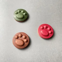 【☆】本革でできた肉球マグネット①  (出品番号7)