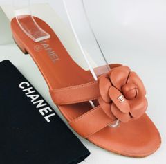 CHANEL・シャネル★レディース レザー カメリア メタルココマーク付きストラップ フラット サンダル（36 1/2C）