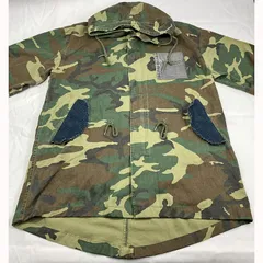 ミリタリー パーカー フード付きジャケット 迷彩柄 Lサイズ コットン素材 カジュアル ストリートファッション ライトアウター おしゃれなデザイン 個性的 重ね着スタイル 秋物 冬物 男女兼用 ユニセックス 定番アイテム 人気商品