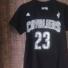 adidas アディダス　THE GO-TO TEE  NBA「CAVALIERS 23 / JAMES」プリントＴシャツ　サイズＭ