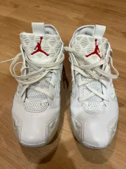 NIKE ナイキ　エアジョーダン39 ソル　ホワイト　白　レッド　赤　25.5㎝ Amazon | [ナイキ] エア ジョーダン 39 PF ソル AIR JORDAN 39