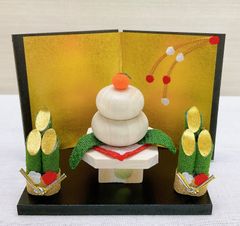 お正月飾り【ミニ迎春飾り】鏡餅 門松 ミニチュア飾り 屏風付き 木製鏡餅 玄関飾り 迎春インテリア 外国お土産 新品未使用 日本製