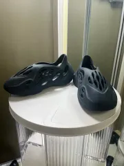 adidas(アディダス) イージー フォーム ランナー ブルー ミネラル 275のサムネイル