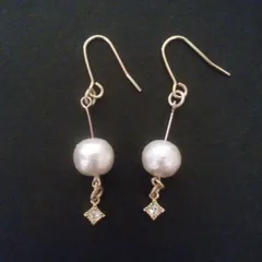 コットンパールとジルコニアの揺れるピアス