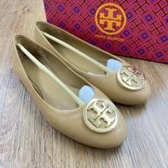 トリーバーチ　ベージュフラットシューズ TORY BURCH（トリーバーチ） シューズ バレエシューズ 148336 001
