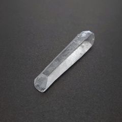 NSC2-8 四川省産 水晶結晶ポイント（大きめニードル）約6.4ｇ