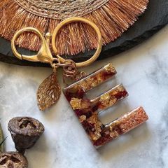 antique rose♡レジンイニシャルキーホルダー　E