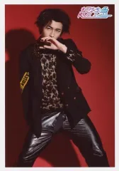 【中古】生写真(男性) 超特急/タカシ(松尾太陽)/膝上・衣装黒・左手口元・足開き・背景赤/「BULLET TRAIN Arena Tour 2018 GOLDEN EPOCH」大阪12/27公演限定 生写真セット第65弾