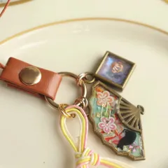 ストラップ　ネコと扇