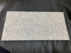 中国産 白御影 1面バーナー板石 300×600×25/㎜ 1箱(100枚入) 【引取り