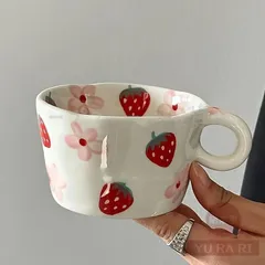 【新品未使用】手描きイチゴ柄フローラルセラミックマグ - アート風キュートコーヒーカップ、朝食・ティータイム用ギフト
