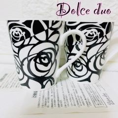 Dolce duo★ドルチェデュオ/ライレローズマグカップ　ホワイトブラック2つ