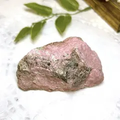 宮崎海岸海中採取のピンク翡翠(桃簾石) 1面切断～欠けあり　1,900g 桃簾石？ | 糸魚川ひすい倶楽部
