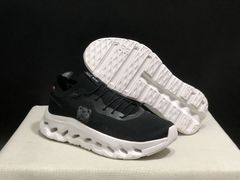 On Cloudtilt スニーカー エアスルーダ ンパーランニング 軽量 男女兼用
