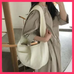 ★スタッフおすすめ★コーディネートに合わせたい優しいフォルムのキャンバスバック  収納たっぷりでアウトドアから普段使いまでできるキャンバストー 上品　おすすめ おしゃれ　★売れ筋★　人気 高見え　高級感