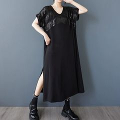 モード系  深めのスリット ブラック ゆったり  単色 スパンコール フリンジ  Vネック  ミディ プル  オーバー ドレス  個性派