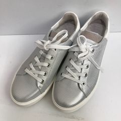 Naturalizer　 ナチュラライザー　レザーレースアップスニーカー　シルバー　23.5ｃｍ　訳あり　タ