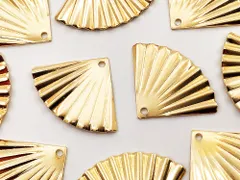 チャームパーツ　ゴールド　KC金　扇　薄型　50個20x15　三角　AP1386