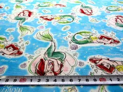 約108×80 kk-7760 キャラクター 生地 ディズニー プリンセス （ アリエル リトルマーメイド ブルー系 ) 　( 布 ディズニー 男の子 女の子 )
