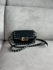 VALENTINO ヴァレンティノ ガラヴァーニ ロックスタッズ チェーンバッグ セール 15%OFF】【VALENTINO GARAVANI】ロックスタッズ チェーン