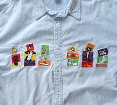 ルーニーテューンズ　シャツ　デニムシャツ　９０S　９０年代　ヴィンテージ　トゥイーティー　バッグスバニー　マービン　ダフィーダック　シルベスター　ワイリーコヨーテ　ワーナーブラザーズ　シャッフル　クレイジー