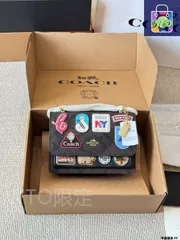 【今日特価】Coach コーチ クレアフリップバッジスクエアバッグ 二通りの持ち方が可能