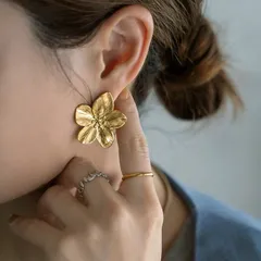 ピアス ステンレス レディース 金属アレルギー 対応 サージカルステンレス フラワー 花 大きめ 大ぶり ゴールド SUS304 シンプル 大人 可愛い かわいい 結婚式 ギフト プレゼント 桜 花見 春 ギフト 大人 女性 上品 結婚式 ゴールド シルバー