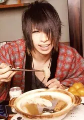 【中古】生写真(男性) ゴールデンボンバー/歌広場淳/上半身・衣装赤・黒のチェック柄・右手箸・鍋・笑顔/公式生写真