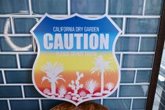 新品 CAUTION ドライガーデン サボテン パームツリー メタルサイン 看板 CALIFORNIA ハウス アメリカンハウス DIY