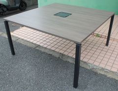 コクヨ　ワークフィット　W1400角テーブル　アッシュブラウン　アジャスター脚　ワークテーブル　ミーティング　デスク　作業台　オフィス家具