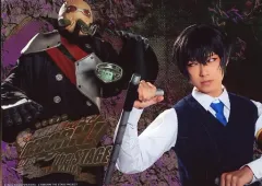 【中古】生写真(男性) 岸本勇太(雲雀恭弥)・工藤翔馬(ゴーラ・モスカ)/横型・キャラクターショット・2Lサイズ/「『家庭教師ヒットマンREBORN!』the STAGE -vs VARIA partII-」ブロマイド(VSセット)