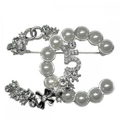 【売り尽くし】 シャネル ブローチ レディース ココマーク　ココ アクセサリー No.5 クローバー 小物 CHANEL ラインストーン  フェイクパール   B24V シルバー 約23.3g 美品 2024年【中古品】