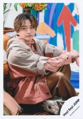 【中古】生写真(STARTO) Hey! Say! JUMP/知念侑李/全身/「Hey! Say! JUMP LIVE TOUR 2023→2024 PULL UP!」グッズオフショット/公式生写真