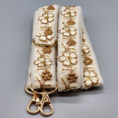 [148]インド刺繍リボンのスマホ用ネックストラップ・ショルダーストラップ（ベージュ系、金具：ゴールド系）、ハンドメイド