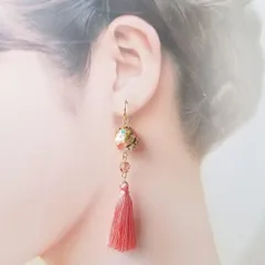 和柄ビーズとピンクのタッセルのピアス/イヤリング　p24385  お呼ばれ 披露宴 華やか 前撮り 結婚式 パーティー ウエディング ブライダル フォーマル 成人式 卒業式 入学式 セレモニー パーティー 大人可愛