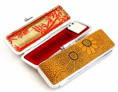 印鑑ケース 朱肉付き 12mm 10.5ミリ～12ミリ用 黄印伝ケース 鹿革 花 菊柄 おしゃれ 印伝 伝統 漆 ハンコ 入れ ケース