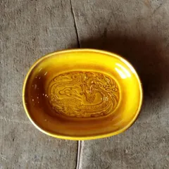 珉平焼 黄釉浮彫龍紋小判皿