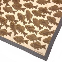 良好 HERMES エルメス ストール ベージュ×グレー 大判 魚 フィッシュ柄 コットン100% レディース 240001099326のサムネイル